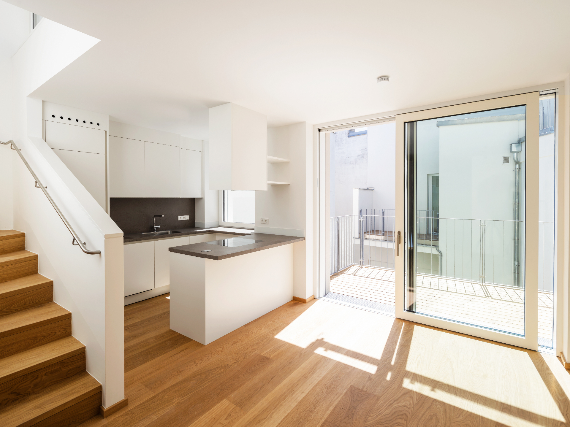 Historisches Stiegenhaus mit schmiedeeisernem Geländer